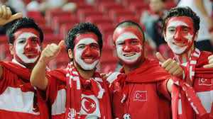 Für viele fußballanhänger:innen sind der juni und juli ein grund zum feiern. Turkei Diesmal Soll S Endlich Klappen Mit Der Em Zdfmediathek