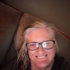 Bobbi Siek's Instagram, Twitter & Facebook