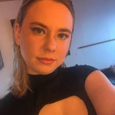 Miranda Lindley's Instagram, Twitter & Facebook