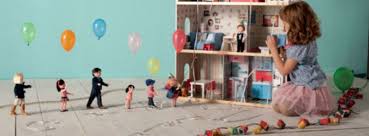 Ciò che differenzia le classiche case delle bambole pensate per i bambini dai modelli per i collezionisti è la scelta dei materiali. Casa Delle Bambole Di Legno Al Miglior Prezzo Giocattoli Online