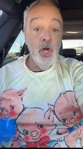 Kirsten Hicks's Instagram, Twitter & Facebook