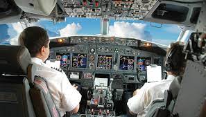 Il primo pilota l'aereo, il secondo lo controlla e lo assiste. Decollo E Atterraggio Aereo Cosa Succede Davvero Siviaggia