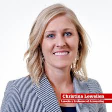 For Michael Cento '17, the switch from education to accounting wasn't  planned. He was to return home to Long Island and pursue teaching—but  things changed when he and his wife fell in