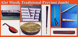 Alat musik yang termasuk ke dalam kelompok alat musik ritmis ini terbuat dari kayu, kulit hewan (kulit hewan yang sering digunakan kulit kerbau), dan rotan. Gambar Alat Musik Tradisional Melayu
