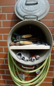 Zinktopf Als Alternativer Schlauchhalter Karin Urban Naturalstyle Gartenschlauchhalter Schlauchhalter Diy Gartenprojekte