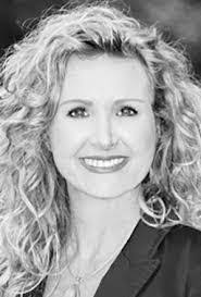 Julie Puls's Instagram, Twitter & Facebook