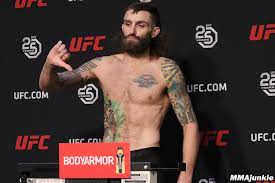 Michael chiesa (170.5) tecia torres (115) vs. Michael Chiesa Misses Weight At Ufc 226 Says He S Done At Lightweight
