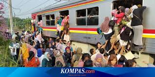 Dengan mewarnai gambar kereta api diatas semoga saat adik adik mengikuti lomba mewarnai bisa menjadi juara dan pastinya orang tua kita menjadi tambah sayang kepada kita. 15 Menit Mencekam Commuter Line Di Tanah Kusir Pagi Ini Halaman All Kompas Com