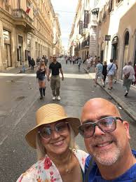 Atrás dejamos Roma ,, caminándolo bastante rumbo a Florencia,,,,,, pero  declaro que regresamos a Roma ,,, espectacular experiencia y muchísimo que  ver. !! #nuestroviajearoma