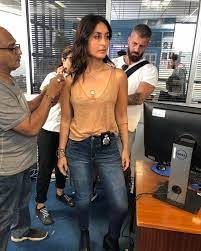 Kareena Kapoor Khan Is Simple Yet Super Smart In Her First Look From Angrezi Medium Check It Out Kareena Kapoor Hairstyles Kareena Kapoor Khan Indian Celebrities
