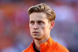 An agreement between Barça and Manchester United for de Jong is very close  for €85M (€65M + add-ons). [Fabrizio Romano]