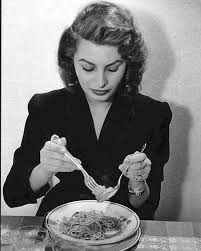 Everything You See I Owe To Spaghetti Sophia Loren Spaghetti In 2020 Sophia Loren Sofia Loren Sophia