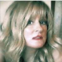 Lara Jones's Instagram, Twitter & Facebook