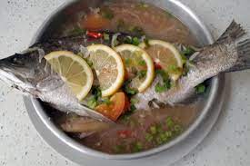 Menu ni mudah, sihat dan sesuai lah bagi penggemar ikan atau sesiapa yang tengah diet tu. Resepi Siakap Stim Lemon