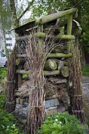 Ein Herz Fur Insekten Gartengestaltung Holz Im Garten Insektenhotel