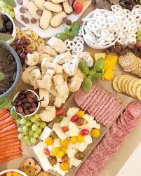 My Top Budget And Style Tips For Cheese And Charcuterie Boards And Tables The Hive En 2020 Idees Apero Dinatoire Facile Idee Apero Dinatoire Apero Dinatoire Facile