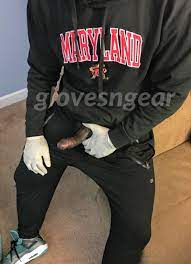 paolo95100: glovesngear: Something about the material of his jogging pants  and the gloves on his hands made me want to drop to my knees… So I did 😛  Hummm le kiff set