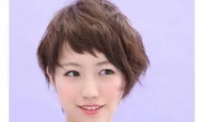 アシンメトリーカットでいつものショートヘアをもっとオシャレに マシマロ 前下りボブ パーマ ショート パーマ ショート シャギーヘアカット