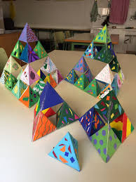 Triangulo De Sierpinsky Tridimensional En Proceso Math Night Math Art Math Gift