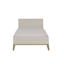 Son design vintage s'allie à l'authenticité du pin pour un résultat unique et plein de charme. Alika Lit 90 X 200