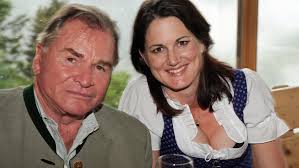 Mit ihr war er seit 1979 verheiratet und hat seit 1981 die gemeinsame tochter sophie, die heute ebenfalls schauspielerin ist. Fritz Wepper Hochzeit Mit Ex Geliebter Susanne Kellermann Nach Tod Seiner Frau