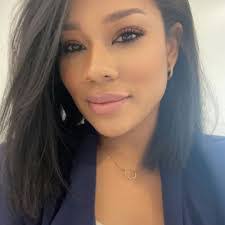 Laurie Dame's Instagram, Twitter & Facebook