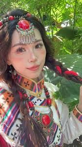 藏族小姐姐变装来啦😍 期待已久的拍摄总体完成啦, #成都变装 #总要拍一次藏服写真吧 #藏服写真 #民族服饰初体验