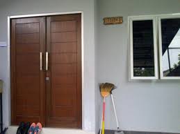 Pemilihan pintu yang baik tidak hanya penting untuk keamanan rumah tapi juga bisa mempercantik tampilan rumah secara keseluruhan. 10 Gambar Pintu Rumah Buka 2 Konsep Top