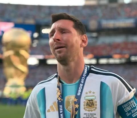 📸 LIONEL MESSI CAN'T HOLD BACK THE TEARS. 😢💔 The Argentine captain is overcome with emotion, unable to stop crying in a heartbreaking moment.