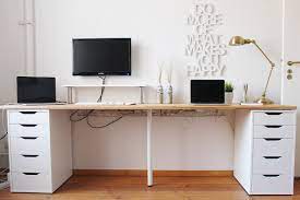 Ikea, kallax / expedit schreibtisch und regal 2x4 in schwarzbraun. Mit Diesen Ikea Hacks Wird Dein Buro Zum Angesagten Trendsetter New Swedish Design