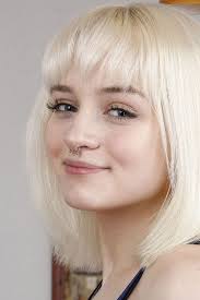 Naomi Nash's Instagram, Twitter & Facebook