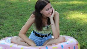 Die mädchen schreien sich an, treten und schubsen sich! Die Madchen Wg Im Schloss Am See Folge 18 Zdftivi