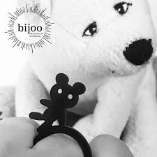 Heute Ist Umarme Den Baren Tag Also Auf Geht S Zum Kuscheln Bijoo Kautschukschmuck Umarmedenbarentag Teddybar In 2020 Character Fictional Characters Snoopy