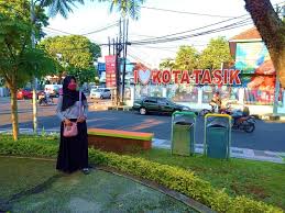 Kota tasikmalaya mencermin kenangan syahdu g# c#m berderai air mata hidupku interlude : Tasikmalaya Kota Kecil Yang Asyik Untuk Berlibur Reddoorz Blog