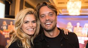Heel blij met de geboorte van onze zoon ezra samuel klamer, schrijft ze bij de foto die ze op twitter plaatst. Heftige Discussie Om Deze Foto Van Bas Smit Nicolette Van Dam En Kinderen