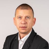 100+ profiluri „Vasile Adrian”