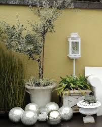 Love These Shiny Balls Garden Wall Decor Garden Art Colorful Garden
