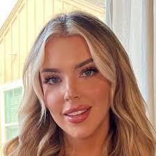 Marie Dee's Instagram, Twitter & Facebook