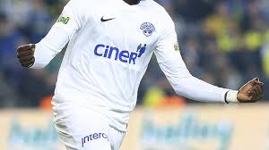 Futbol, basketbol, voleybol, hentbol, atıcılık, judo, atletizm, masa tenisi ve boks dallarında faaliyet gösteren kulübün resmi sitesi. Kasimpasa Dan Iki Yeni Transfer