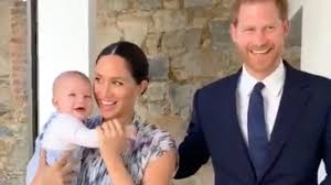 Windsor — darauf haben die royalen fans rund um den globus gewartet: Neue Bisher Ungesehene Bilder Von Baby Archie Prinz Harry Furstin Charlene Herzog