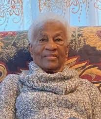 Claudia Hyde's Instagram, Twitter & Facebook