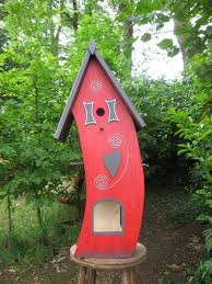 Gartendekoration Vogelvila Vogelhaus Nistkasten Futterstelle Garten Ein Designerstuck Von Inse 10 Bei Dawanda Vogelhaus Nistkasten Gartendekoration