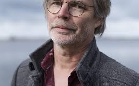 Sandman vertelt. Over zijn lange carrière en over meer. Herman Sandman  bezoekt bieb Slochteren in het kader van Nederland Leest.