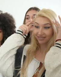 Ihre vorfahren stammen aus mazedonien. Germany S Next Topmodel Gntm Ist Kandidatin Tamara Zu Selbstbewusst Facebook