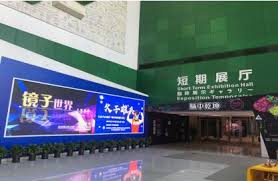 香港科學館 （英語： hong kong science museum ）是 香港 一所以 科學 為主題的 博物館 ，位於 九龍 尖沙咀東 ，毗鄰 香港歷史博物館 ，其前身為 漆咸道軍營 ，現由 康樂及文化事務署 管理。. é•œå­ä¸–ç•Œ å'Œ è„'ä¸­ä¹¾å¤ ä¸»é¢˜å±•è§ˆ ä¸­å›½ç§'å­¦æŠ€æœ¯é¦†