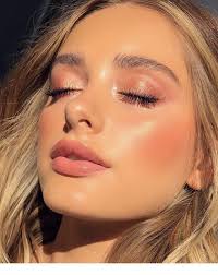 Cute Makeup Look With Soft Pink Color 744501382134702139 Gold Makeup Looks Summer Makeup Trends Cute Makeup Looks