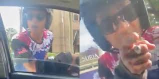 Menurut lan atau nama sebenarnya mazlan ahmad, dia diprovok oleh individu berkenaan dan sudah tampil memberi penjelasan di balai polis berikutan insiden tersebut. Penghantar Makanan Langgar Lampu Merah Mengamuk Tidak Puas Hati Kena Hon
