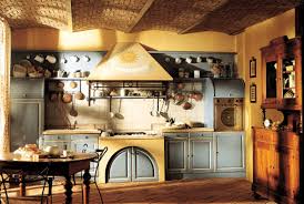 En tu cocina rústica puedes colocar utensilios de madera, cacerolas de cobre, cestas de mimbre, tarros de cerámica, jarras de leche antigua, vajilla de estilo artesanal, entre otros accesorios más. Decoracion De Una Cocina Rustica Imagenes Y Fotos