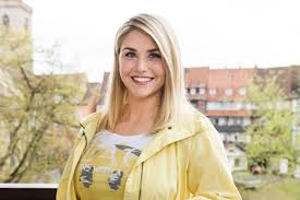 Beatrice egli, born june 21,1988, is a schlager singer from switzerland. Beatrice Egli Das Ist Der Neue An Ihrer Seite Und Es Ist Kein Unbekannter Gala De