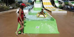 Les espaces aquatiques des années 2000 sont composés de plusieurs bassins équipés de toboggans, de rivières à courants ou de. Walibi Ce Que L On Sait Apres L Incident Du Parc Aquatique